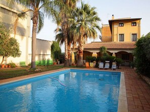 Holiday Home Swimming Pool