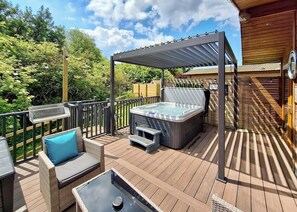 Spa Retreat - Raywell Hall Country Lodges, Raywell, Beverley