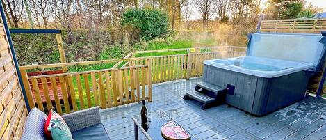 Sunset Spa - Raywell Hall Country Lodges, Raywell, Beverley