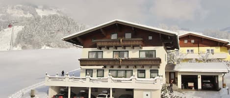 Außenseite Ferienhaus [Winter]