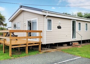 Superior Lodge (sleeps 8) - Castaways Holiday Park, Bacton-on-Sea