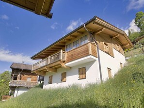 Stugans exteriör [sommar]