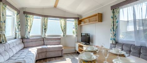 Gold 3 Bedroom Caravan Pet - Brixham Holiday Park, Brixham, Torbay