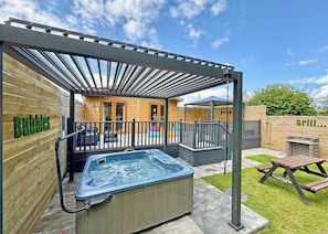 Sundown Spa - Raywell Hall Country Lodges, Raywell, Beverley