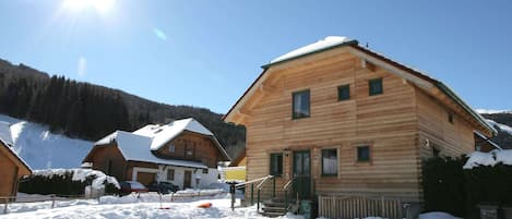 Außenseite Ferienhaus [Winter]