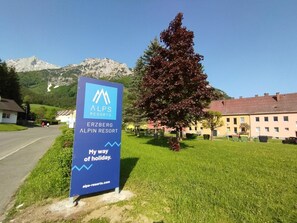 Entrance / Reception