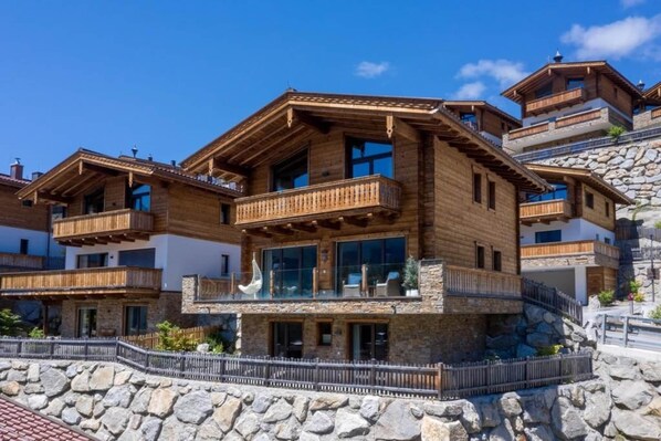 Außenseite Ferienhaus [Sommer]