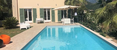Villa et sa piscine privée