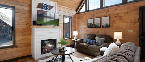 Midnight Ridge Lodge is the perfect modern cabin getaway!
