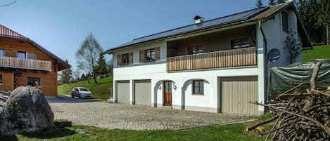 Außenseite Ferienhaus [Sommer]