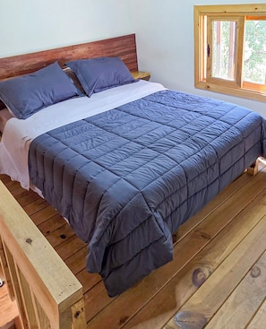 Master Bedroom (Queen)