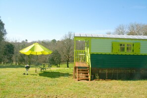 Gîtes@SiBémol, Façade Nord de l'Esprit Bohème sur Hameau de Magril à Simeyrols 