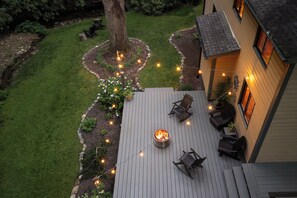 Relax on private deck with fire pit, rocking chairs, creek sounds, birdwatching & stargazing.