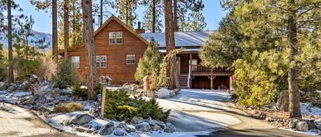 Pine Mountain Club Vacation Rental | 3BR | 2BA | 2,565 Sq Ft | Step-Free Entry