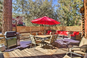 Deck | Gas Grill | Private Yard