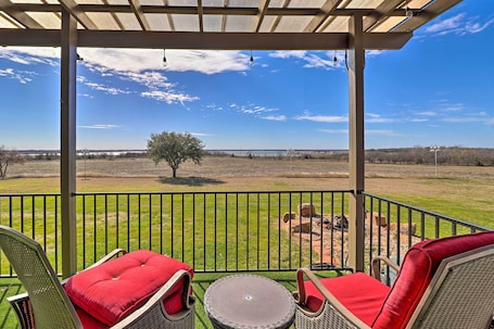 Granger Vacation Rental | 3BR | 3BA | 4,496 Sq Ft | Step-Free Entry