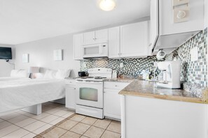 Full kitchen