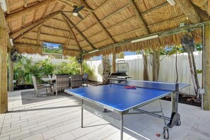 Huge Tiki hut with ping pong, dining, large TV.  Perfect for making family memories.  