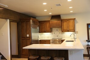 Indoors,Flooring,Floor,Sink Faucet,Sink