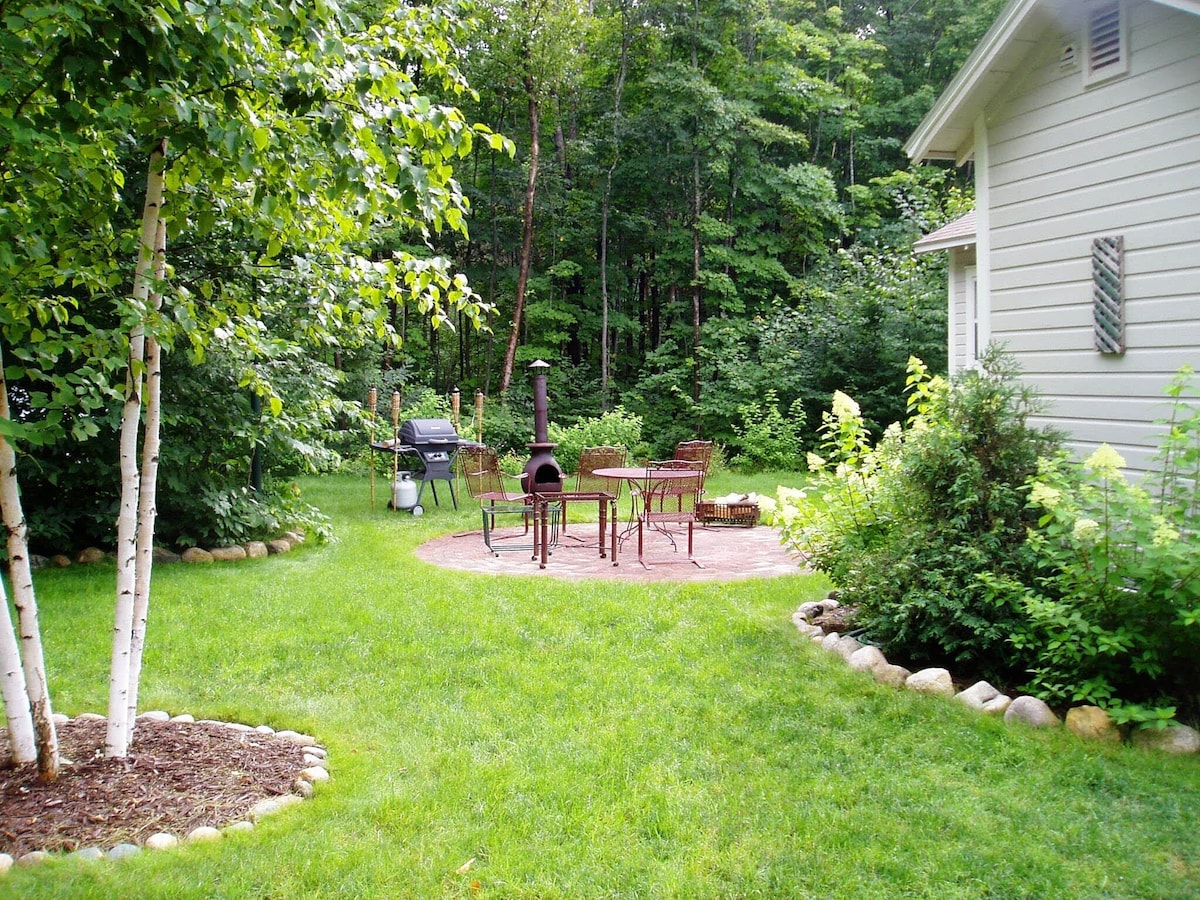 Harbor Springs Cottage In The Woods