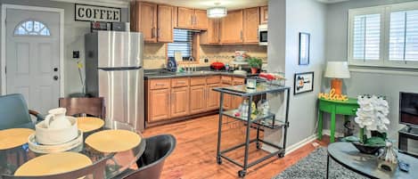 Chicago Vacation Rental | 3BR | 1BA | 1,520 Sq Ft | Step-Free Access