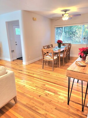 Bright and cheerful. Note overhead  ceiling fan. 7' table so very comfortable 