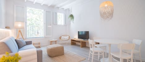 Living room with balcony 