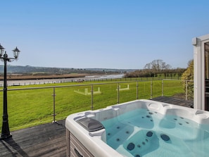 Hot tub | Y Dorlan, Llangoedmor near Cardigan