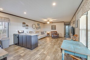 Living Room | Smart TV | Central Air Conditioning | Ceiling Fans | Free WiFi