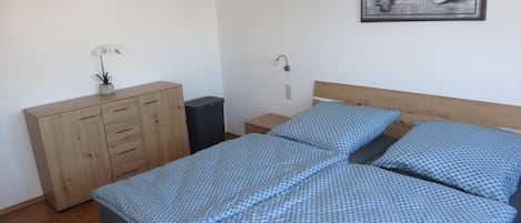 Ferienwohnung, 72qm, 2 Schlafz., Terrasse, 4 Pers.-Schlafzimmer