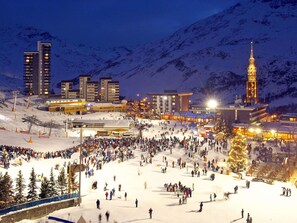 Himmel, Gebäude, Welt, Beleuchtung, Die Architektur, Schnee, Wolkenkratzer, Freizeit, Stadt, Spass