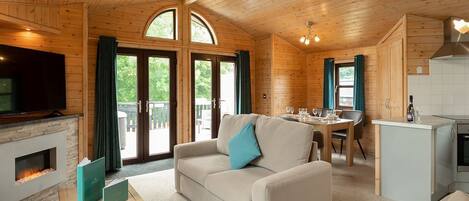 Larchwood Spa - Raywell Hall Country Lodges, Raywell, Beverley