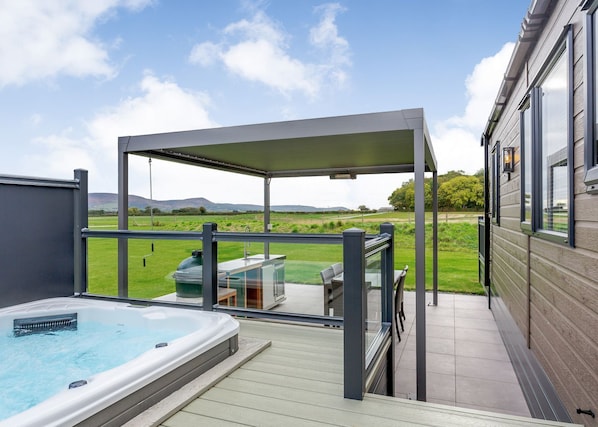 Optimum 8 Outdoor Living - Angrove Country Park, Great Ayton, Yorkshire Moors and Coast