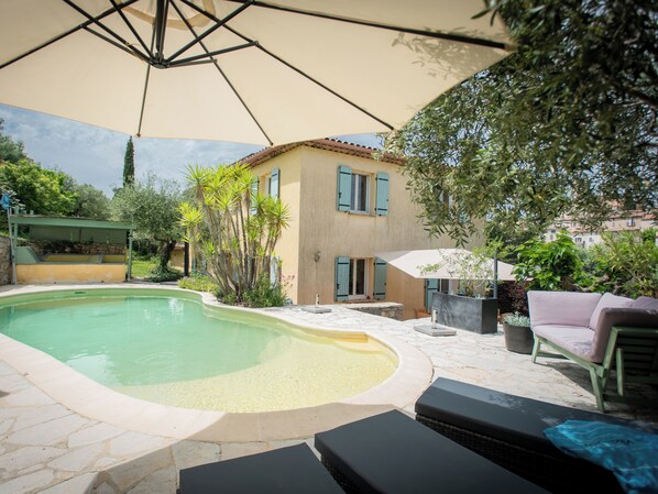 Schwimmbad des Ferienhauses