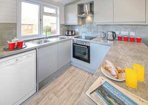 Select Lodge Plus 3 - Shorefield Country Park, Milford-on-Sea, Nr Lymington