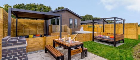 Spa Jubilation (Pet) - Raywell Hall Country Lodges, Raywell, Beverley