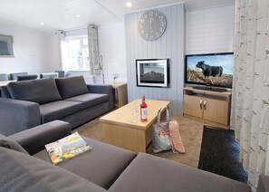 Select Lodge Plus 4 - Shorefield Country Park, Milford-on-Sea, Nr Lymington