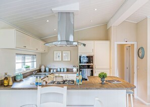 Signature 5 - Shorefield Country Park, Milford-on-Sea, Nr Lymington