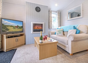 Select Lodge Plus 1 - Shorefield Country Park, Milford-on-Sea, Nr Lymington