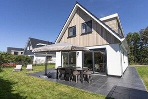 Außenseite Ferienhaus [Sommer]