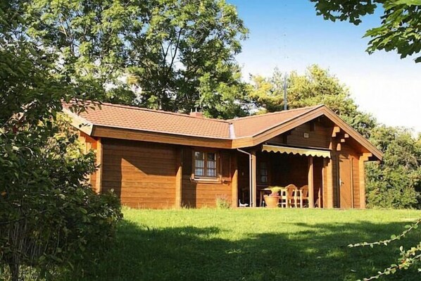 Außenseite Ferienhaus [Sommer]