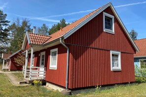 Außenseite Ferienhaus [Sommer]