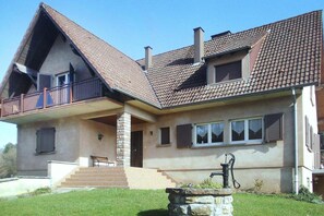 Außenseite Ferienhaus [Sommer]