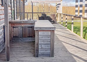 Platinum 6 Pet - Cherry Bird Country Park, Newbury