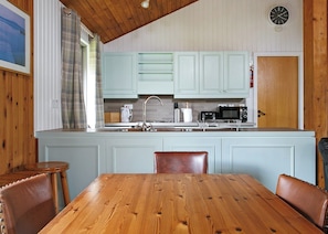 Loch Earn Lodge - Lochearnhead Loch Side, Lochearnhead, Perthshire
