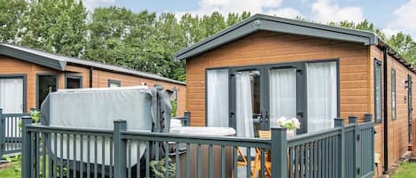 Retreat Collection (Pet) - Willow Pastures Country Park, Skirlaugh, Nr Hull