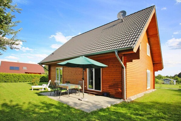 Stugans exteriör [sommar]