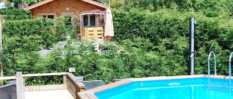 The cabin is just a few steps away from the pool though your private garden