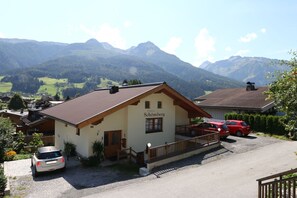 Außenseite Ferienhaus [Sommer]