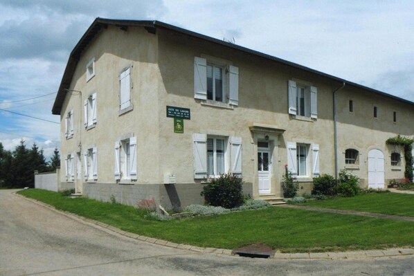 Außenseite Ferienhaus [Sommer]
